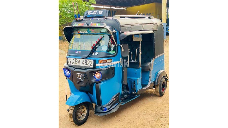 Bajaj 3 wheeler 2015 for sale in Sri Lanka