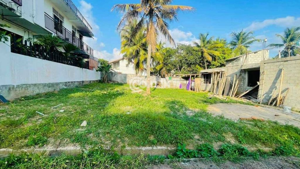 Land for sale in Talawatugoda, Colombo