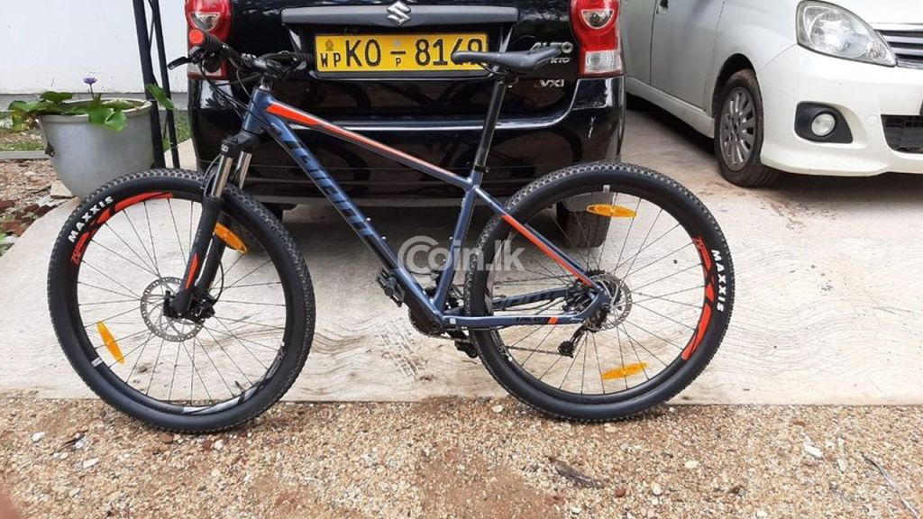 Giant Talon 2 29er in Mint Condition (Less than 750km milage)