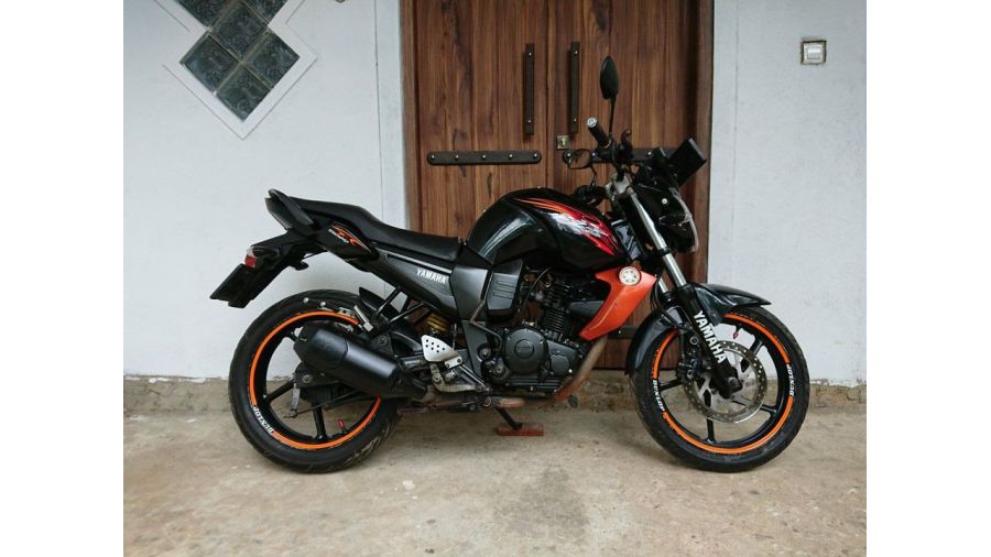 vehicles motorbikes scooters Yamaha FZ S 2013 for sale in Sri Lanka