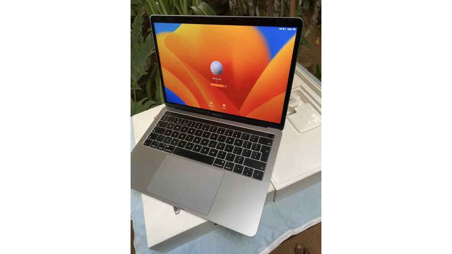 MacBook pro 2019 touch bar model 