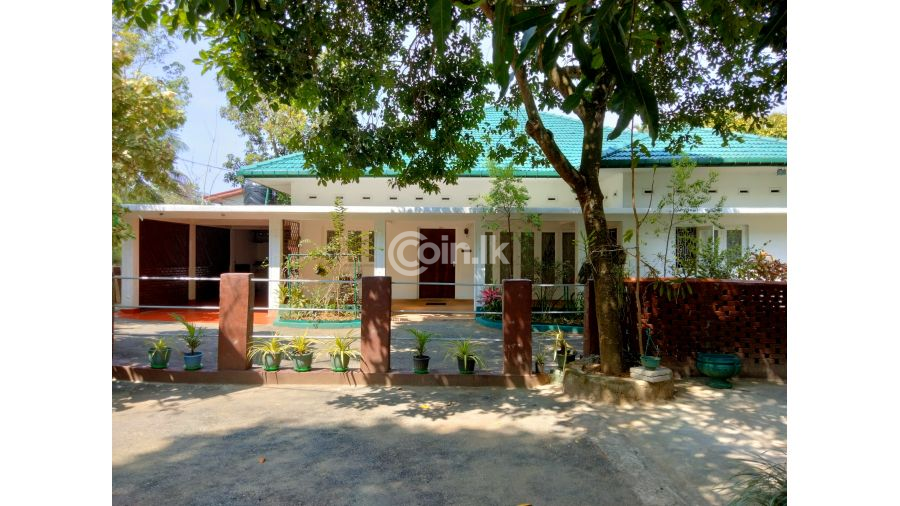 KANDY – SRI LANKA - A House within City Limits for Sale  මහනුවර – ශ්‍රී ලංකාව - නගර සීමාව තුළ විකිණීමට ඇති නිවසක් 