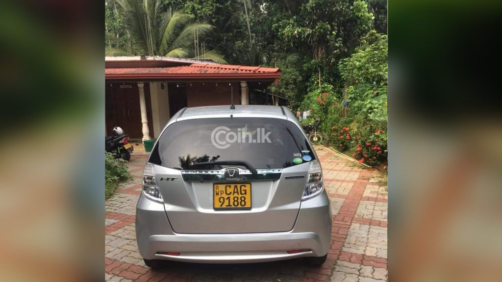 Cars & SUV | Honda Fit GP1 2012 for sale in Sri Lanka